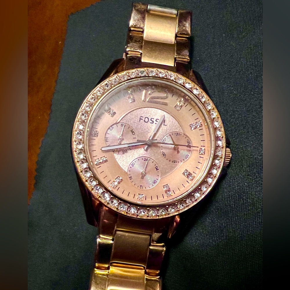 Rose gold Fossil watch - NEW BATTERY